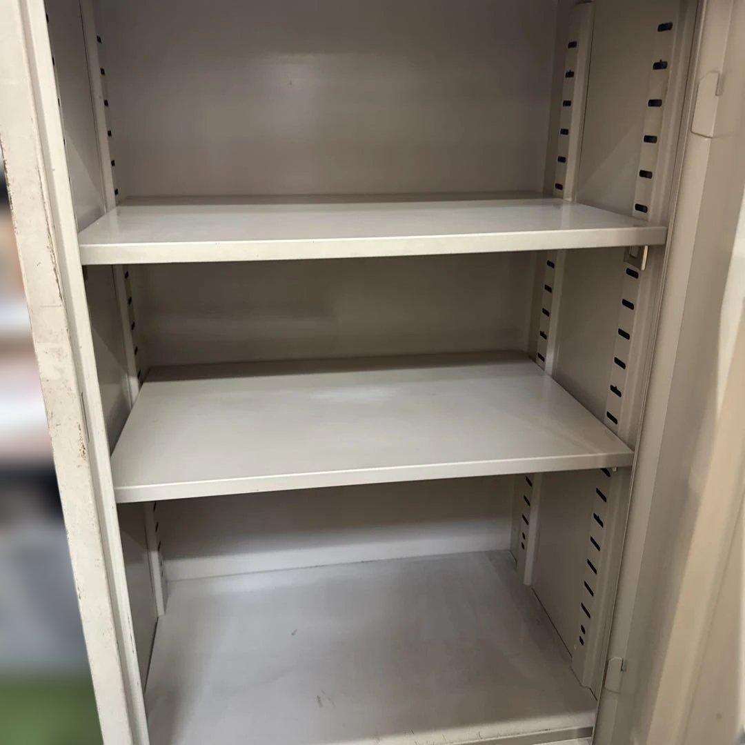 LION 鍵付きキャビネット