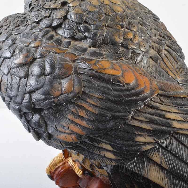 中国　樹脂製　鷹　置物　高さ約31㎝　重さ約4.4㎏　C　R7530B