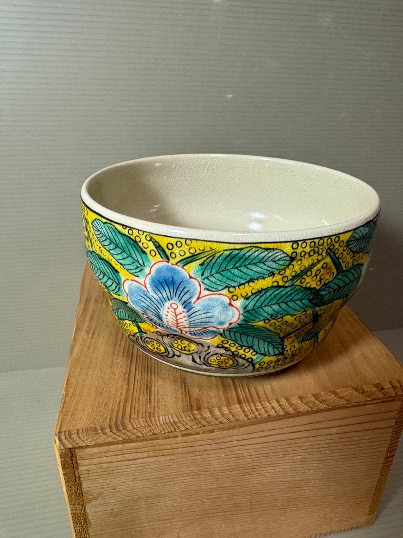 2883 九谷焼　色絵草花　茶碗　未使用