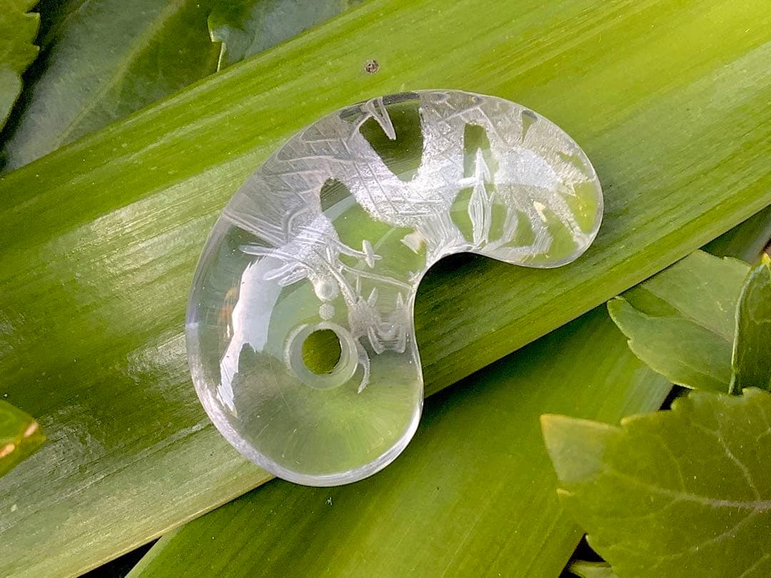 ✳　【 彫り師*秀峯作雲龍彫り ]乙女水晶勾玉　限定数量*極上縁起勾玉 本物保証