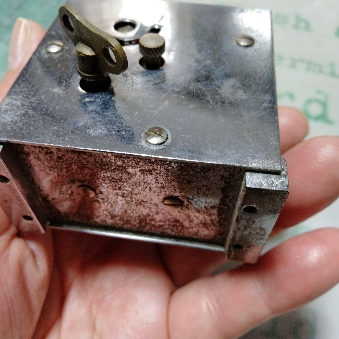 ゼンマイ式デジタル置時計