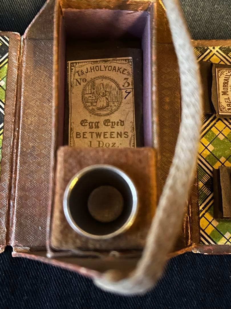 激レア！ビクトリア時代の裁縫針入れ オリジナル 当時の針入れ5枚 当時の針もあり