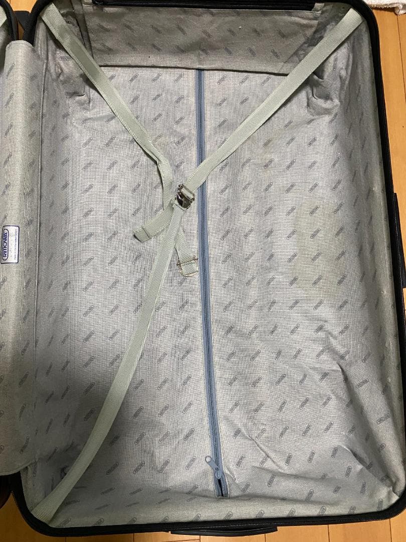 RIMOWA リモワ　サルサ　黒い大型スーツケース