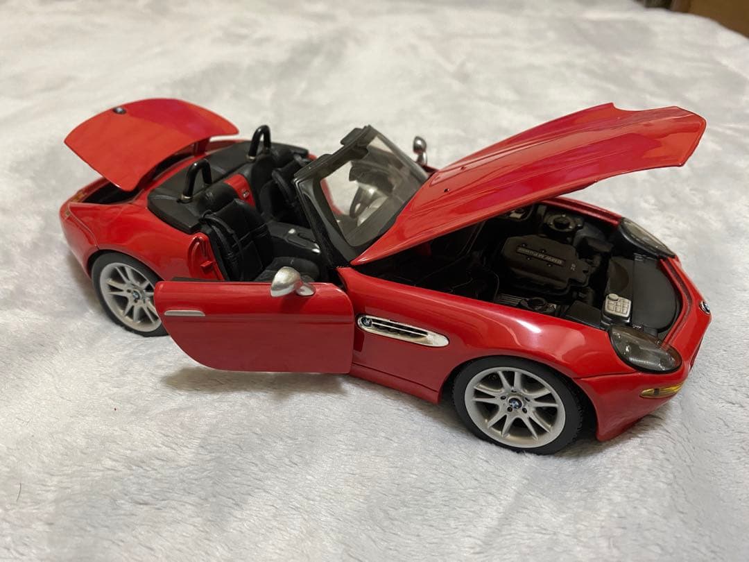 ミニカー Maisto BMW Z8 1/18