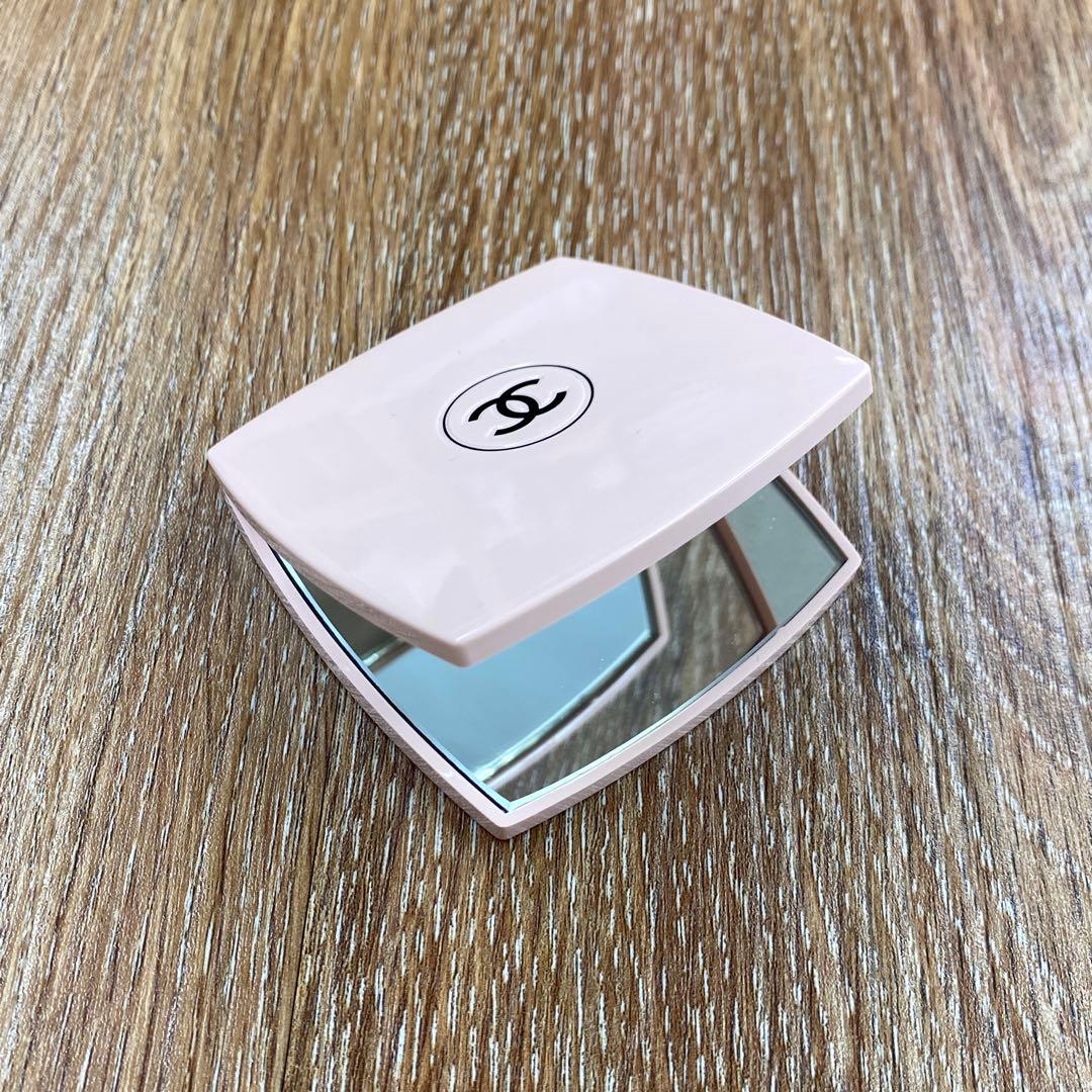 m4622 シャネル CHANEL コンパクトミラー 111