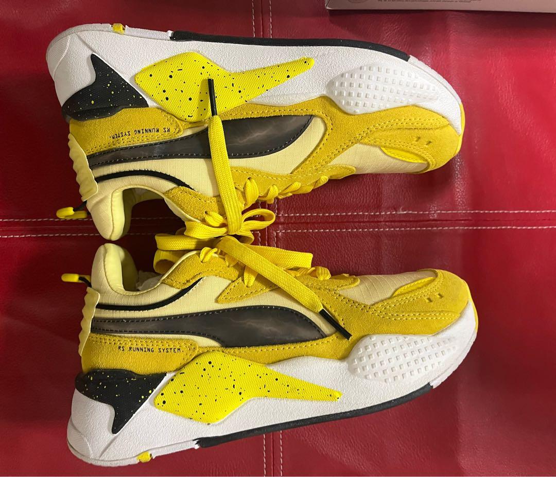 ポケモン ピカチュウ キーホルダー付きプーマ.スニーカー黄色