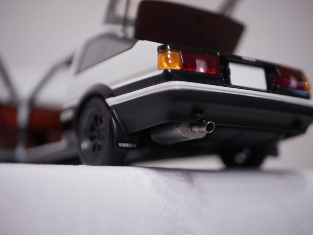 トレノ 1/18スケールミニカー