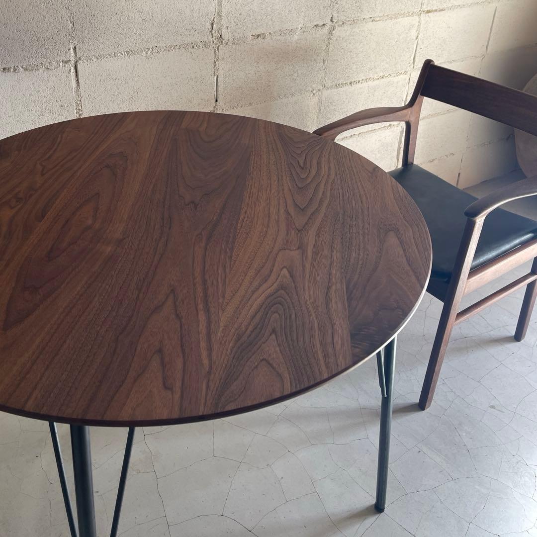 ウォールナット無垢　ダイニングテーブル　ラウンドテーブル　アイアン脚　北欧モダン