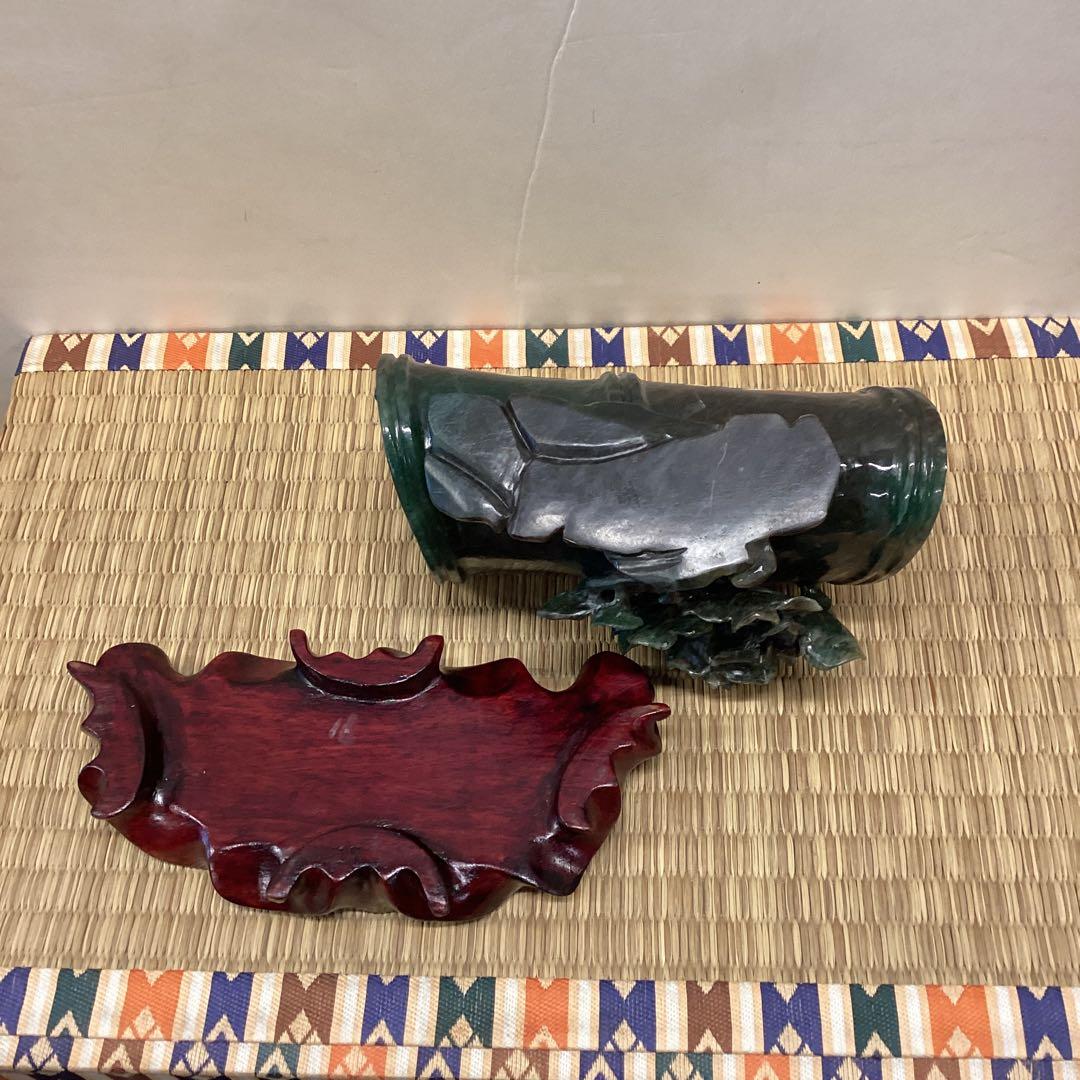 翡翠 バラ彫刻 置物 木製台座付き［あずま］