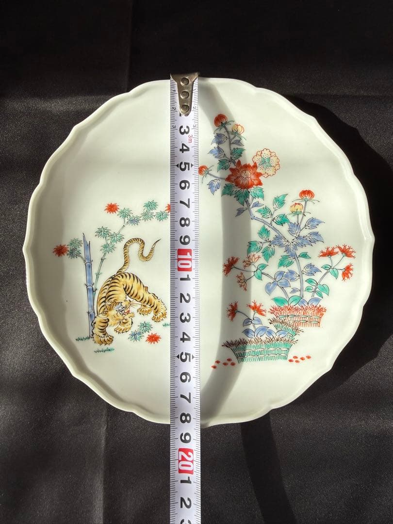 十四代　柿右衛門　額皿　竹虎文