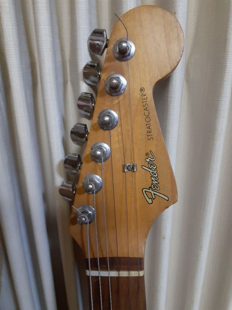 Fender Stratocaster フェンダー エレキギター