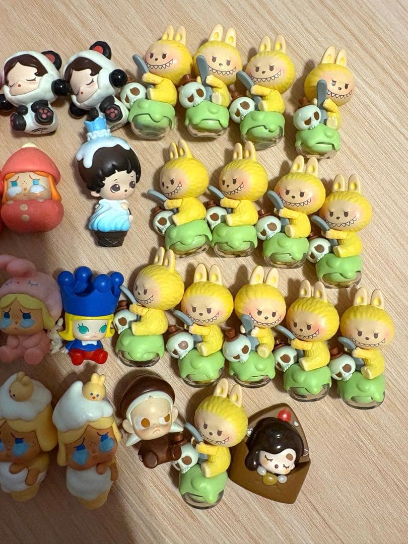 ラブブ　ミニ　フィギュア