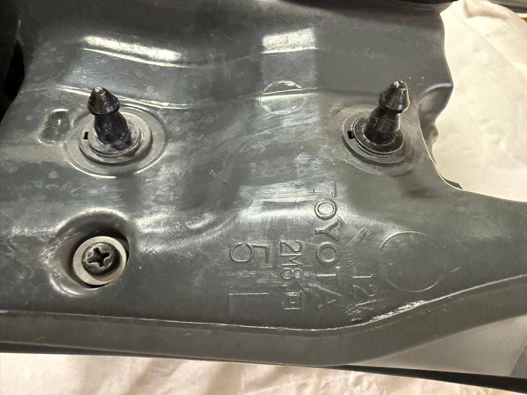 60系ハリアー（前期） 左テールレンズ バックドア側