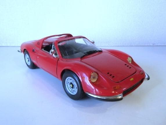 特価 Hot Wheels 1/18 フェラーリ Dino 246GTS レッド