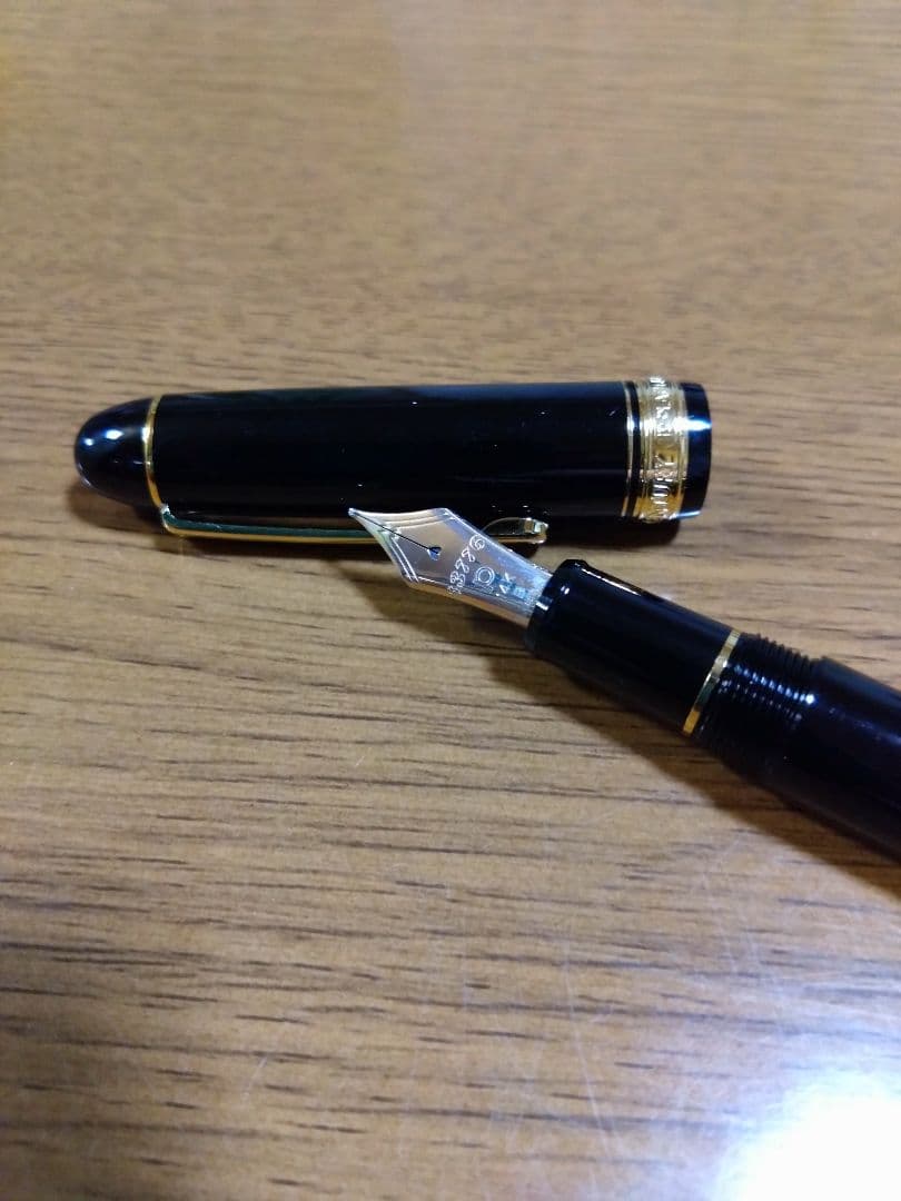 ゲリラセール‼️プラチナ万年筆3776センチュリーブラックインブラック　太字
