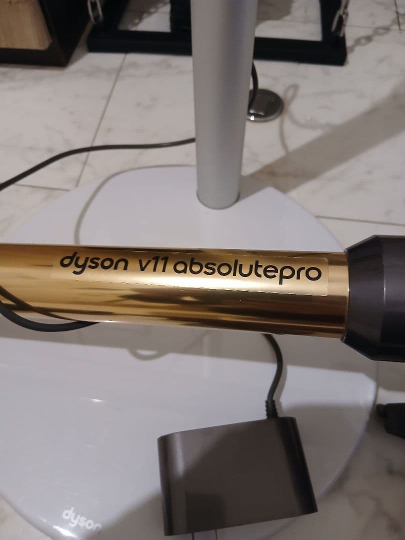 t*5様 Dyson sv14充電スタンド、予備バッテリー付 403