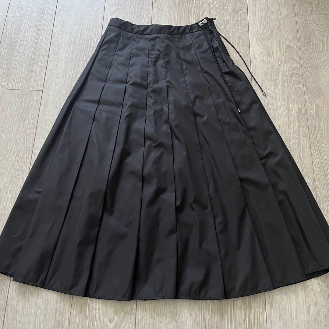 モンクレール　プリーツスカート