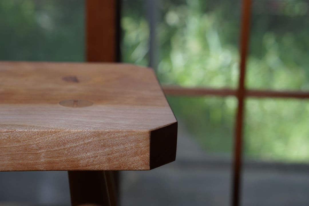 〜ふと触れたくなる無垢の家具を日常に〜 コントラストが映える桜の一枚板スツール