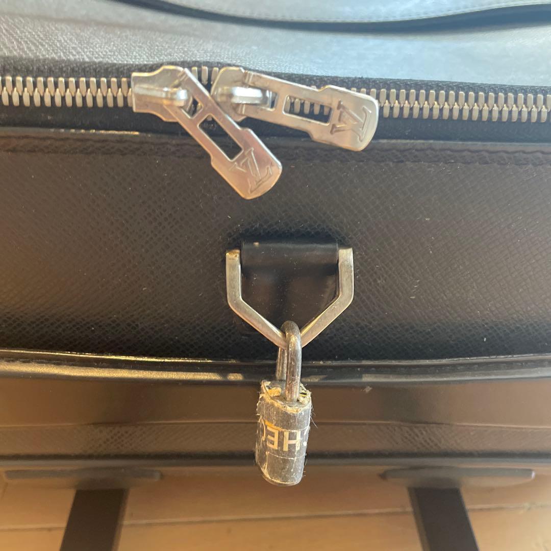 Louis Vuitton ブラックレザー キャリーケース