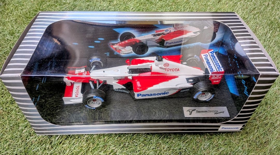 F1 パナソニックトヨタレーシング 1/18スケール（フィギュア）
