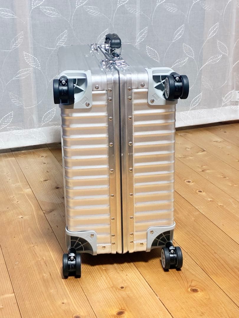 【美品】 リモワ クラシックフライト 4輪 マルチホイール 63L 廃盤モデル