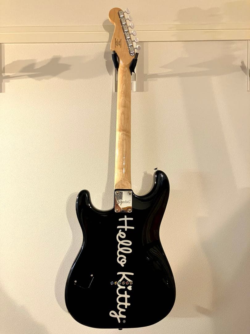 Squire Fender×Hello Kitty Stratocaster