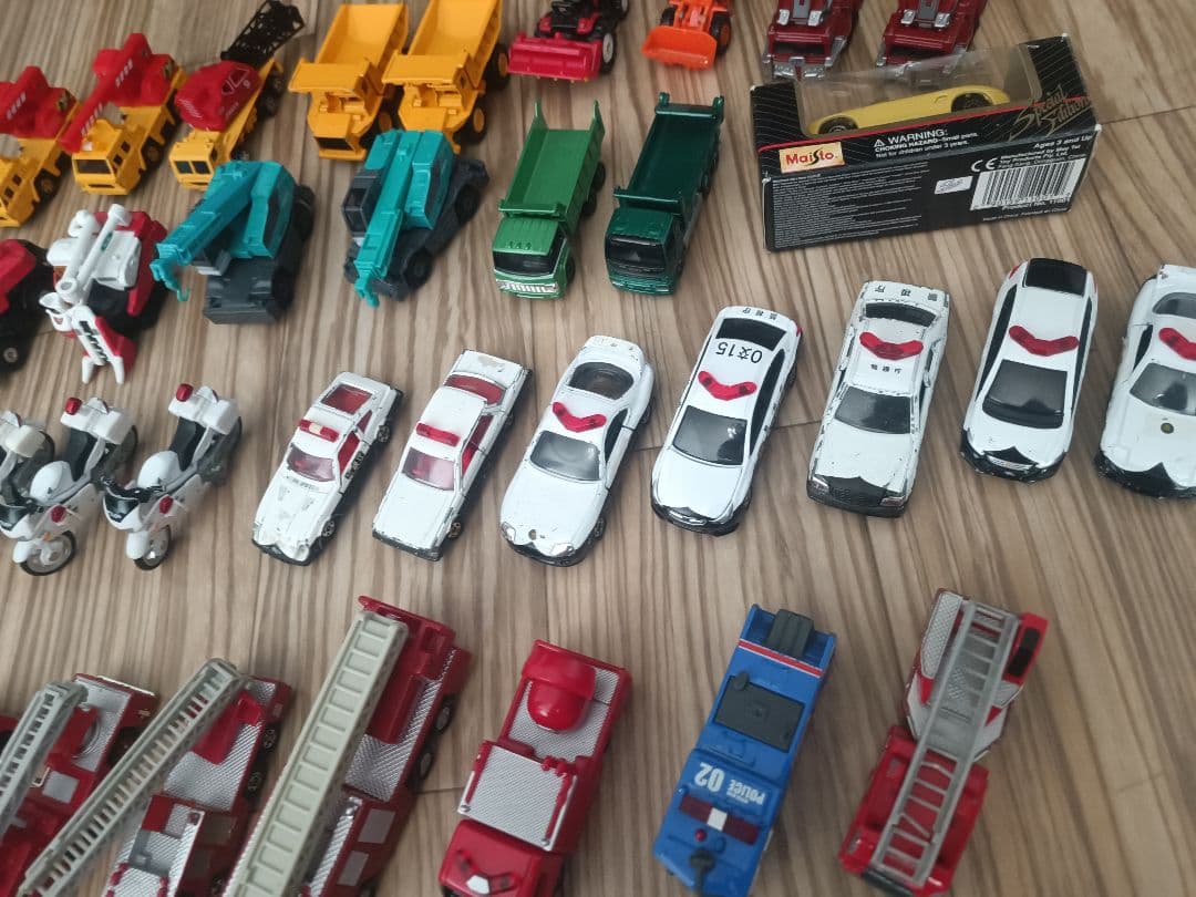 トミカ　まとめ売り　パトカー　緊急車両　はたらく　maista 中古　 ミニカー