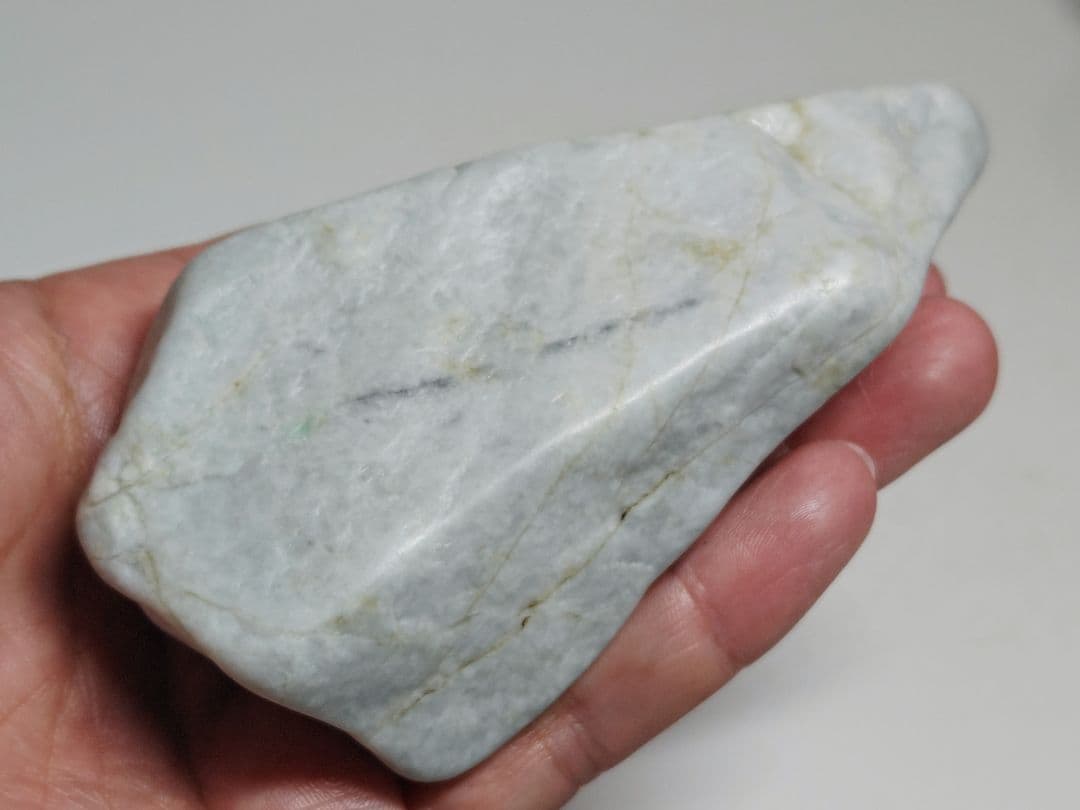 白灰 353g 翡翠 ヒスイ 原石 鑑賞石 自然石 誕生石 鉱物 鉱石 水石