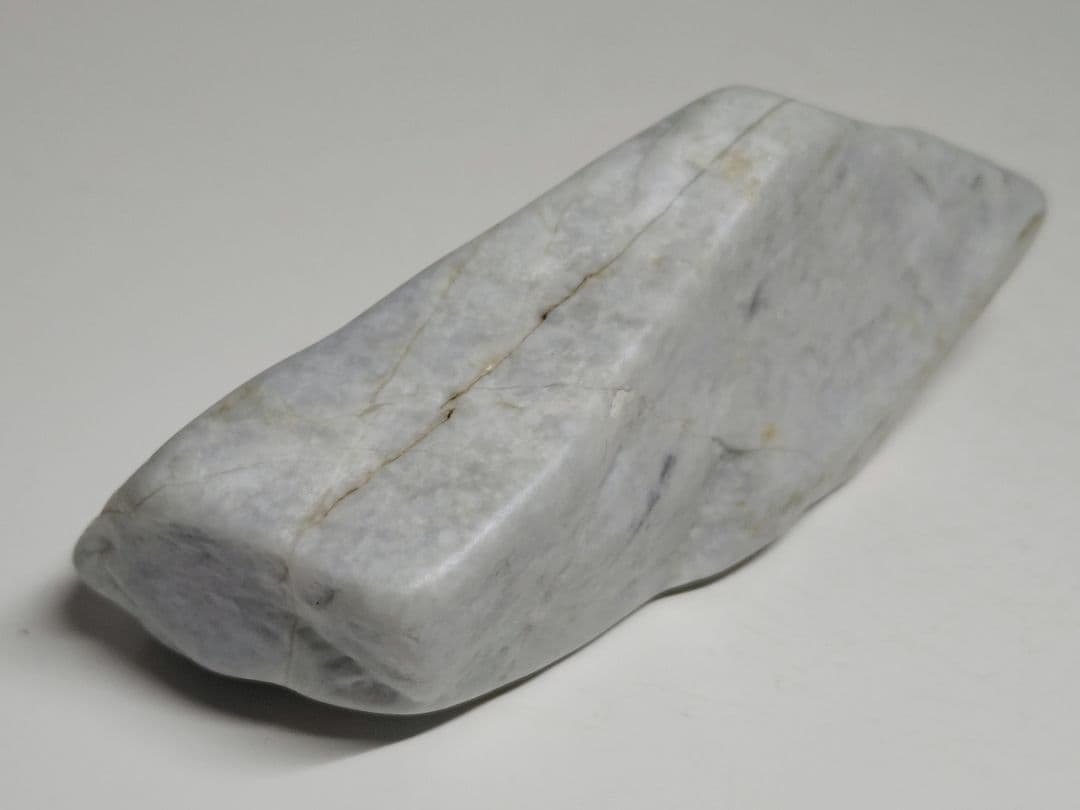 白灰 353g 翡翠 ヒスイ 原石 鑑賞石 自然石 誕生石 鉱物 鉱石 水石