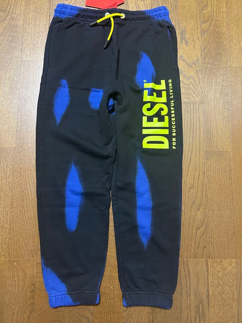 新品タグ付き★ディーゼル★トレーナーとパンツ2点セット8Y