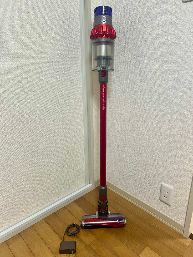 【美品】Dyson ダイソン cyclone V10 fluffy+ SV12
