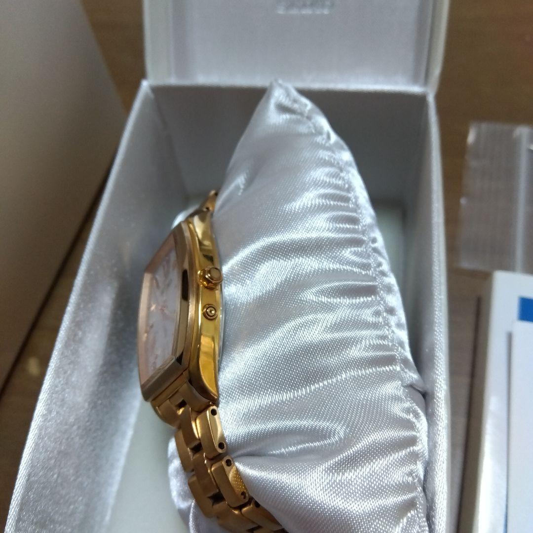 [セイコールキア] 腕時計ソーラー電波　ダイヤ入り文字盤ゴールド　トノー型