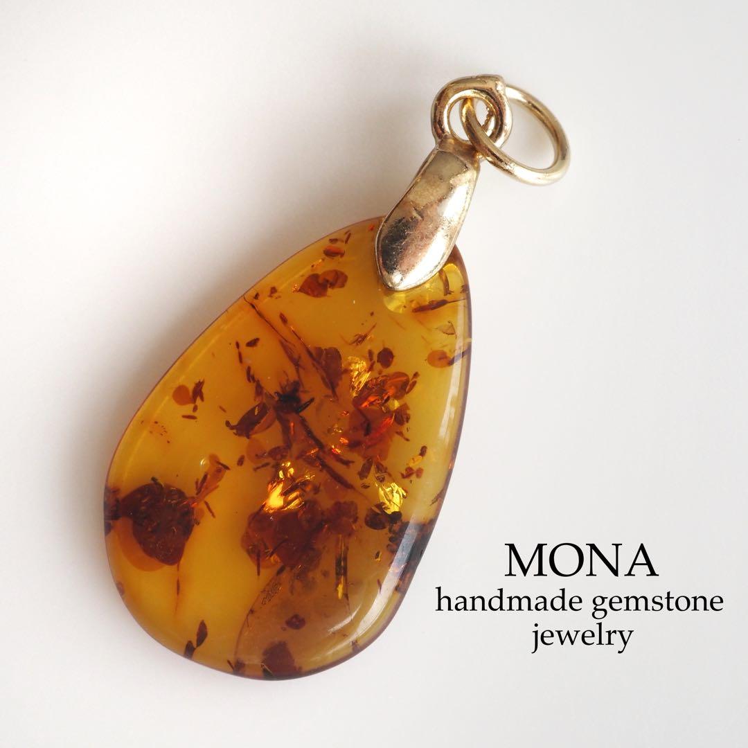 【はくとん( 'ω')ŧ‹\"ŧ‹\"】モザイクホワイトシェルのイヤリング