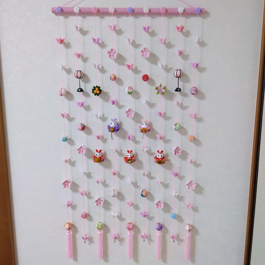 ちりめん細工　お花とまりとうさぎ雛の壁掛け下げ飾り(9下げ)
