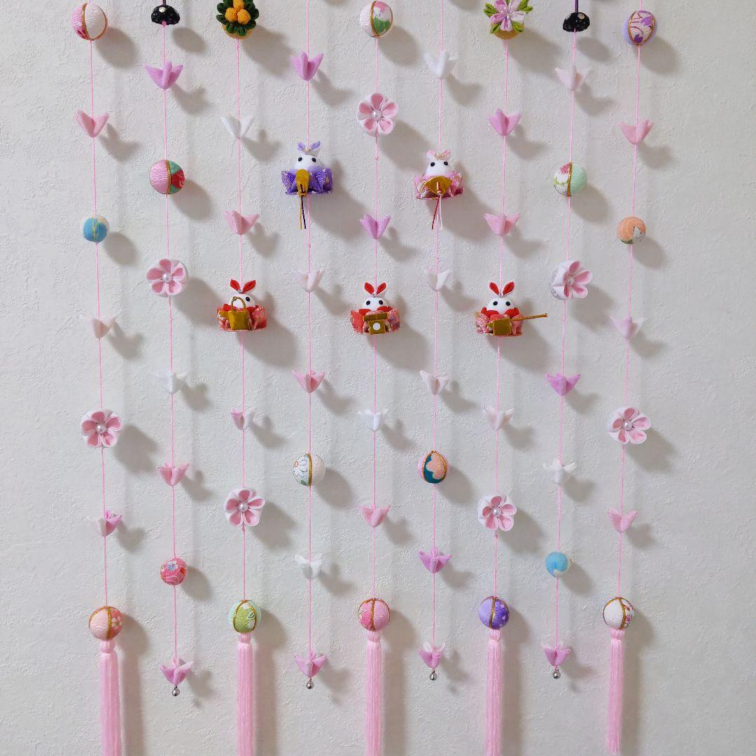 ちりめん細工　お花とまりとうさぎ雛の壁掛け下げ飾り(9下げ)