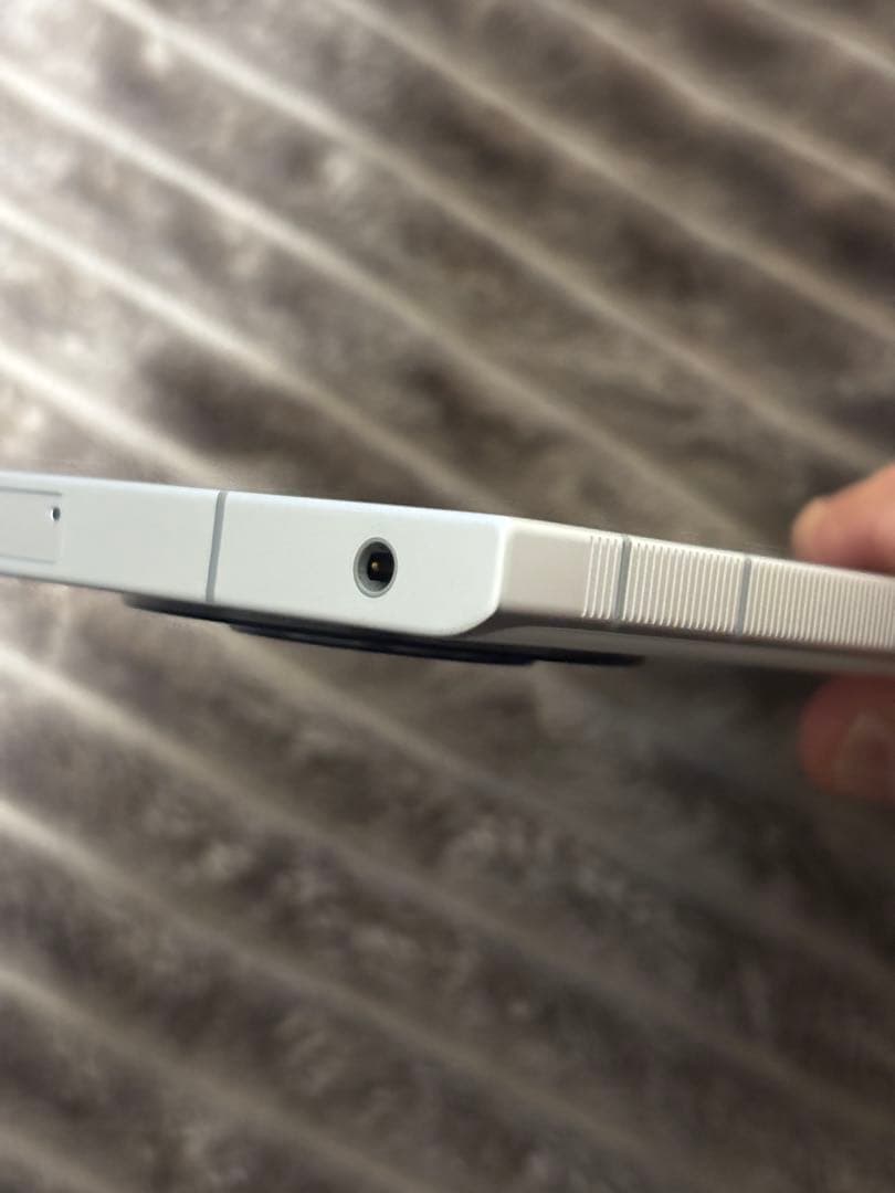 超美品　ライツフォン2 本体、レンズカバー付き