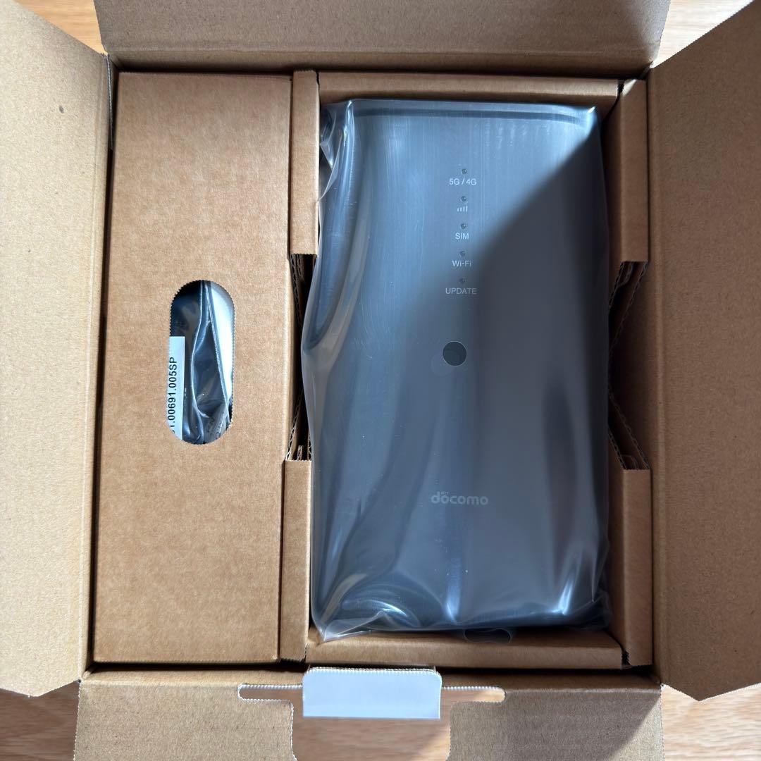 新品未使用　docomo ドコモ 5G HR02 [ダークグレー]ホームルーター