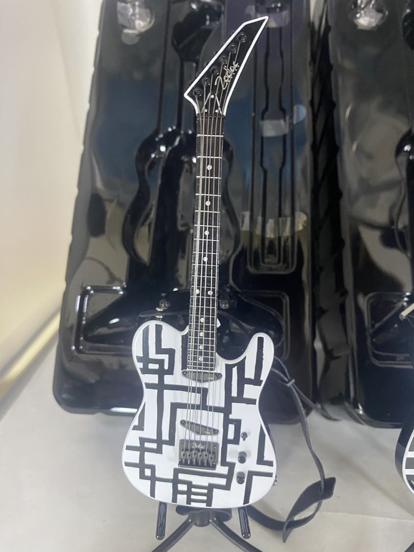 布袋寅泰 ギターフィギュアコレクション VOL.1