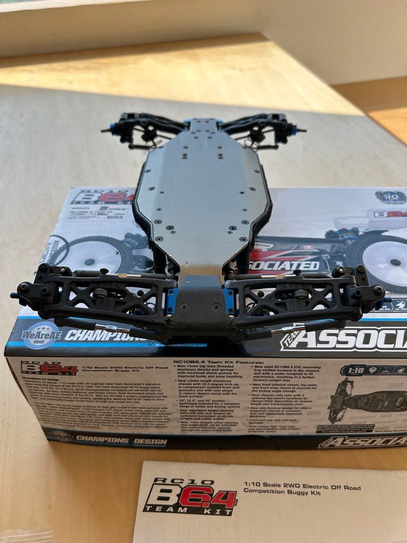 Associated RC10B6.4 アソシエイテッド　バギー