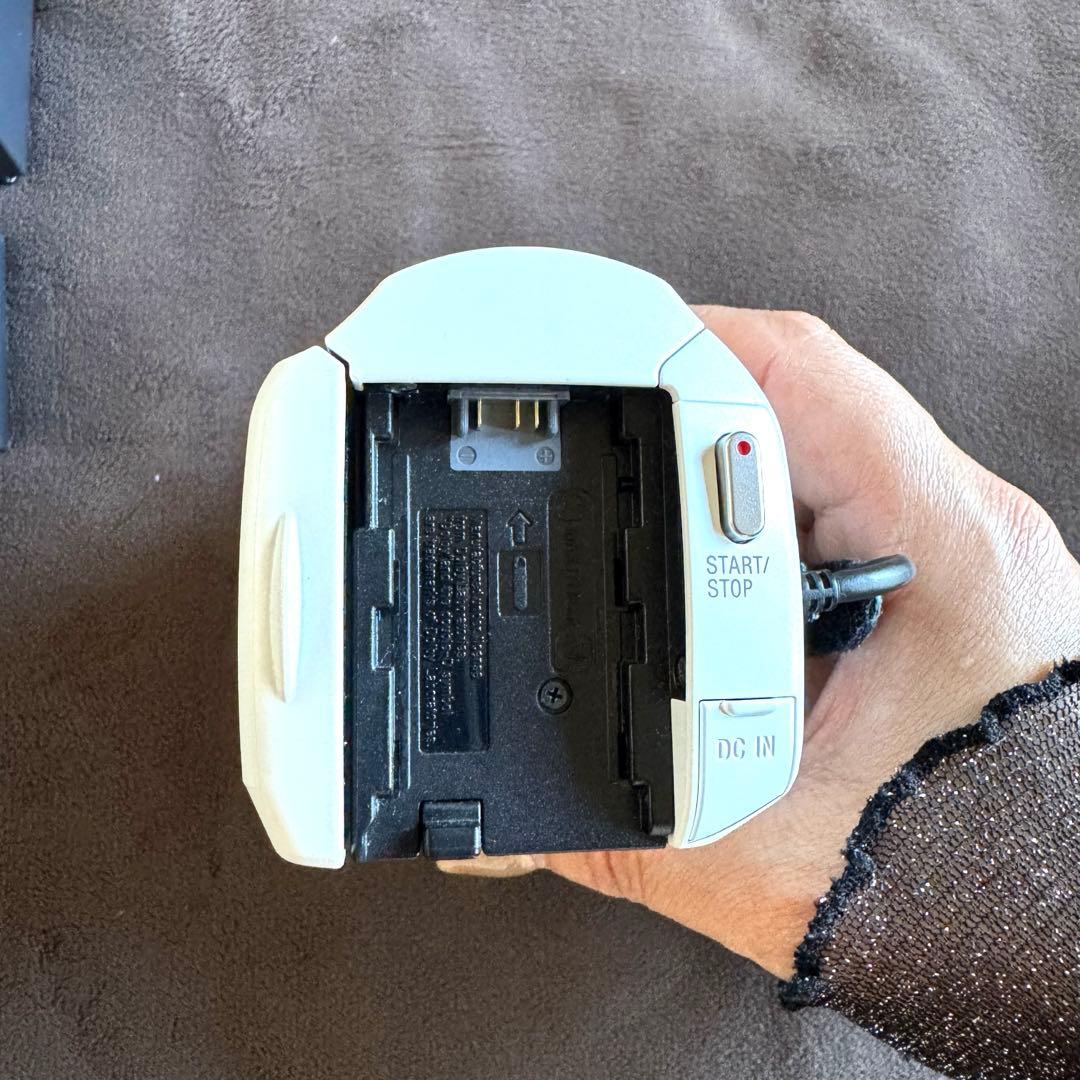 超美品SONYデジタルHDビデオカメラHDR-CX670専用マイク充電器付き白