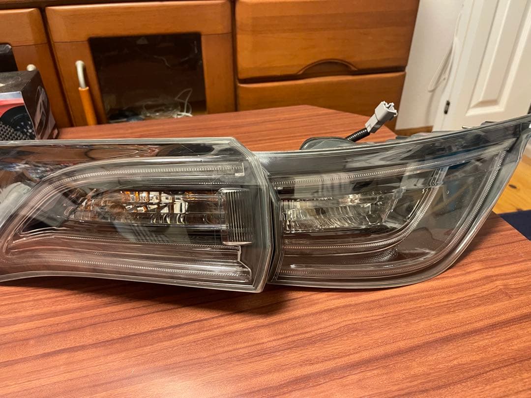 60ハリアー 前期 純正テールランプ