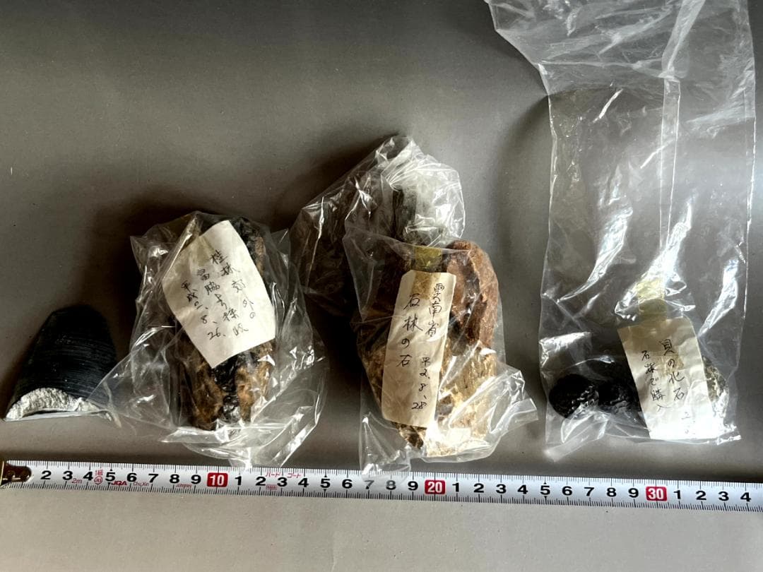 ■敦煌 月牙泉の水 鳴沙山の砂 桂林郊外の畠脇より採収 雲南省 石林の石 中国■