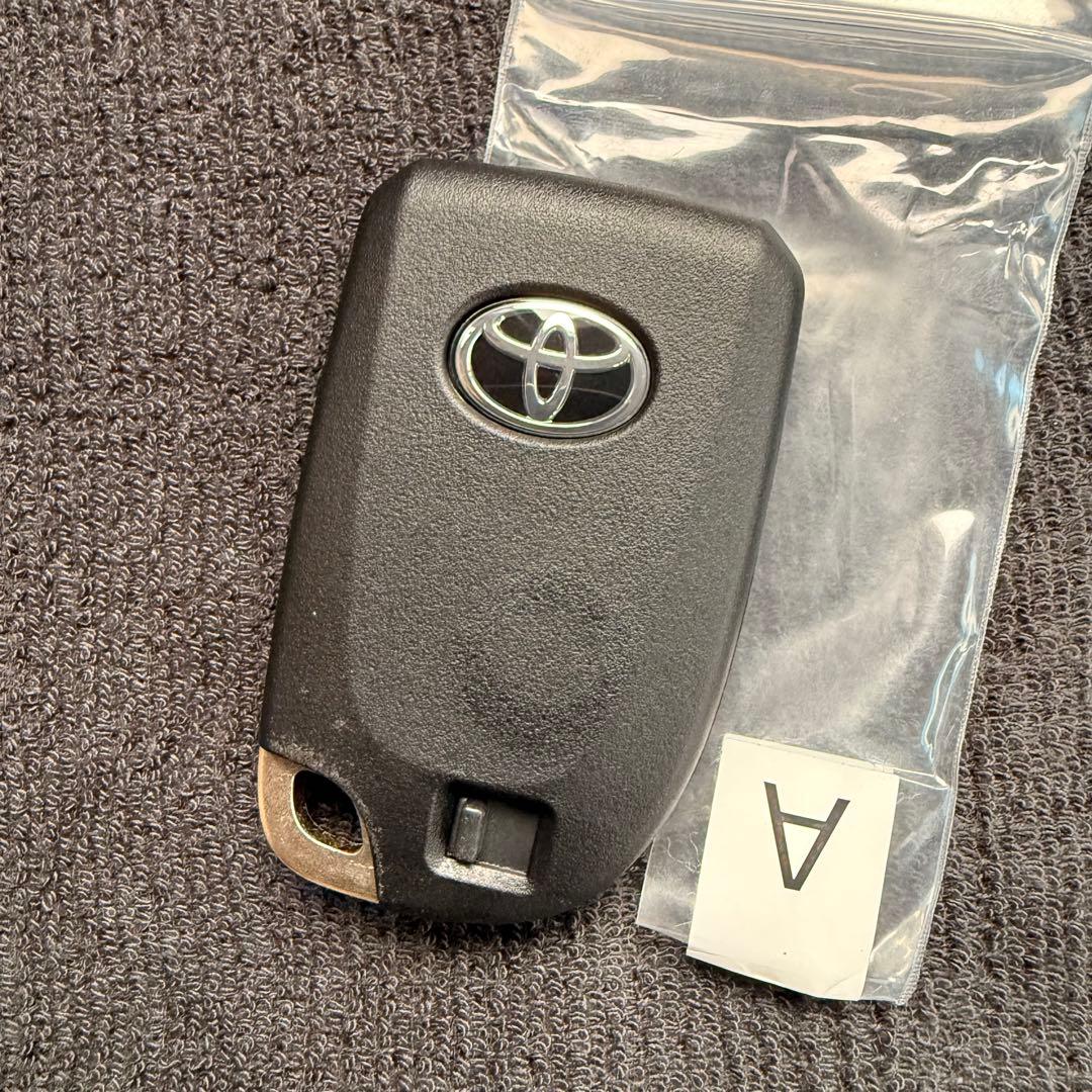 TOYOTA ハイエース スマートキー 極極美品③