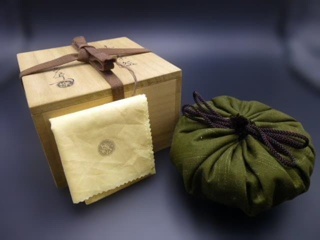 楽吉左衛門　十三代惺入　赤平茶碗／共箱・共布／楽吉左衛門　十四代　覚入極め箱