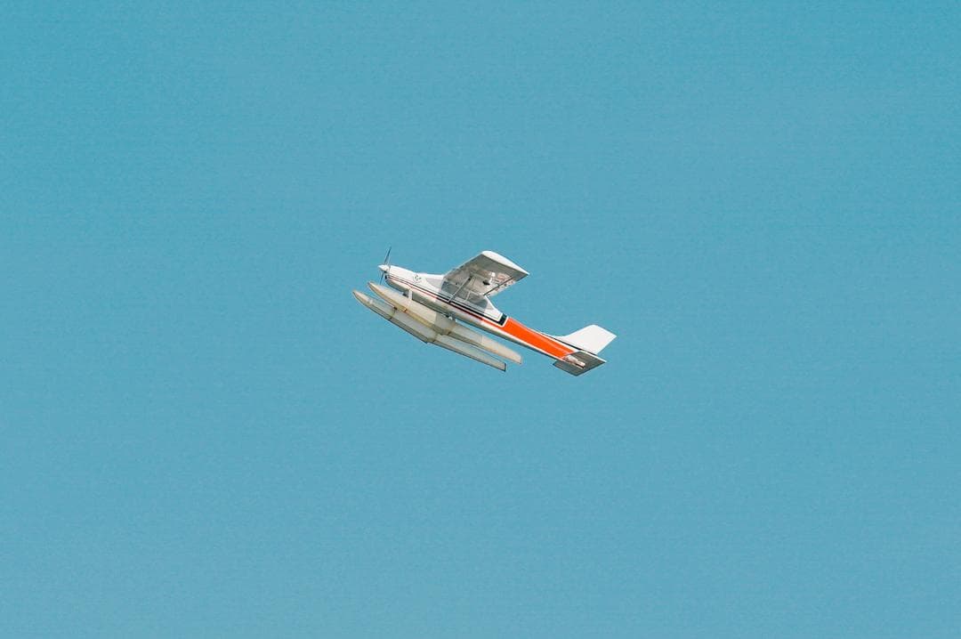 ラジコン飛行機　水上機　セスナ182セミスケール電動機　フロートプレーン