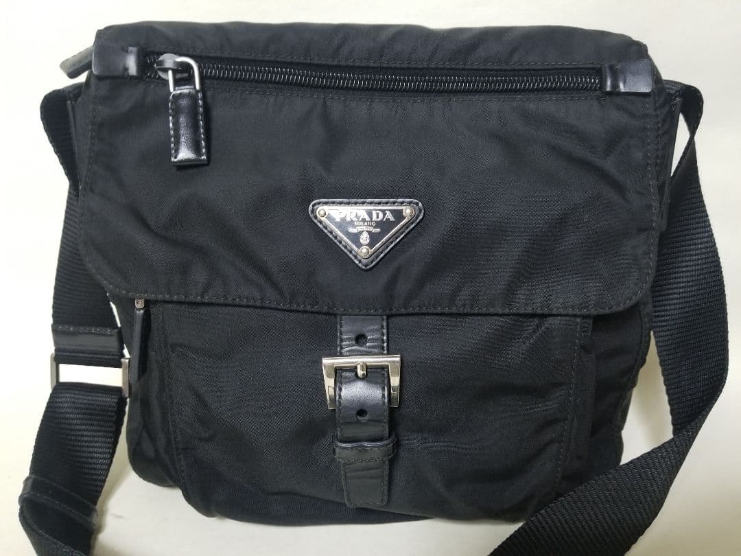 PRADA ブラック ショルダーバッグ 三角プレート 斜め掛け ナイロン