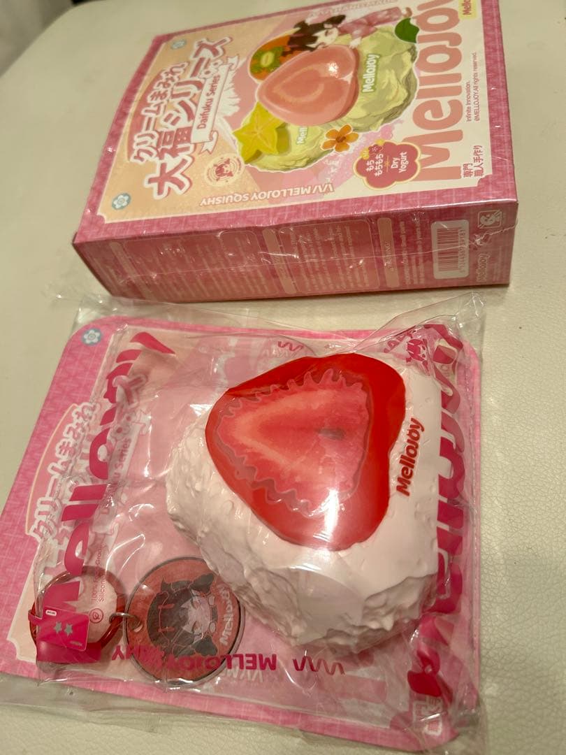 新品未使用Mellojoy スクイーズ クリームまみれ大福 いちご