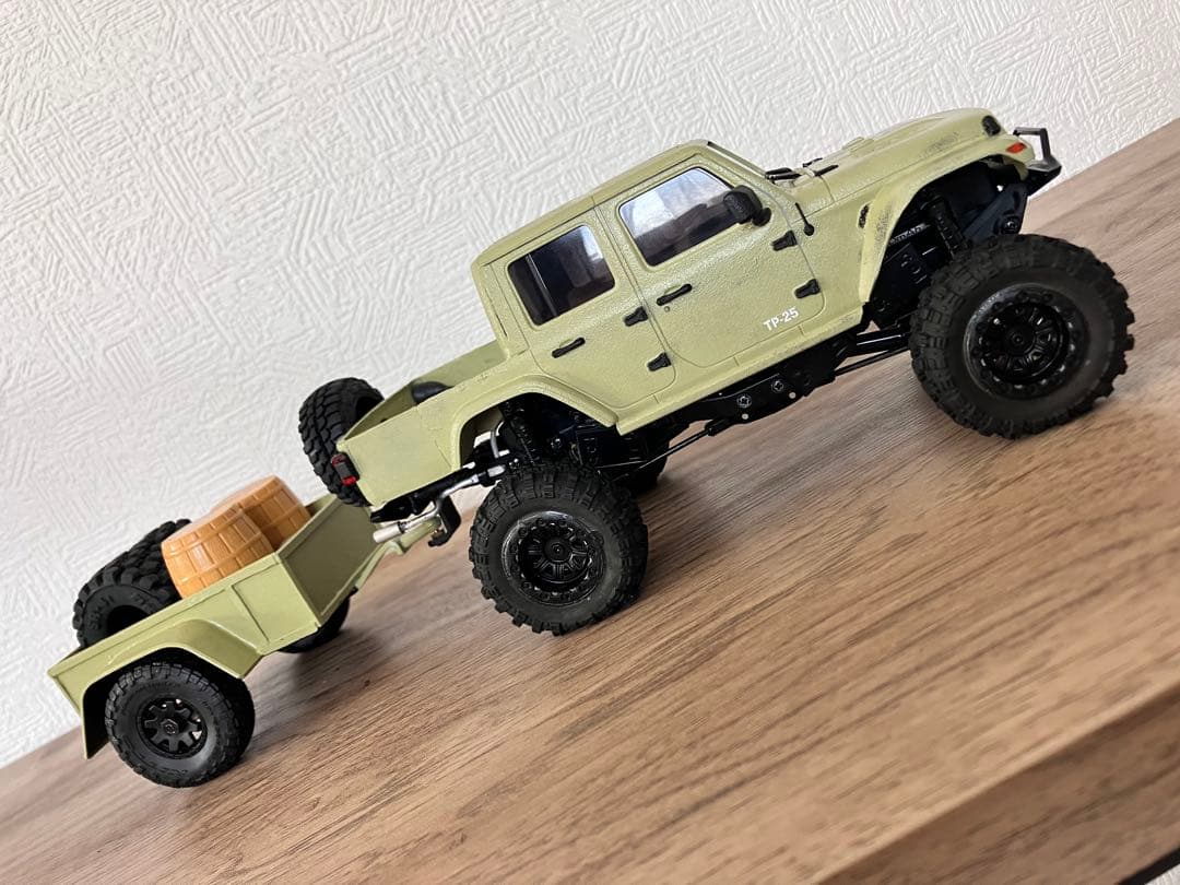 京商jeepグラディエーター風　ミニッツ4×4