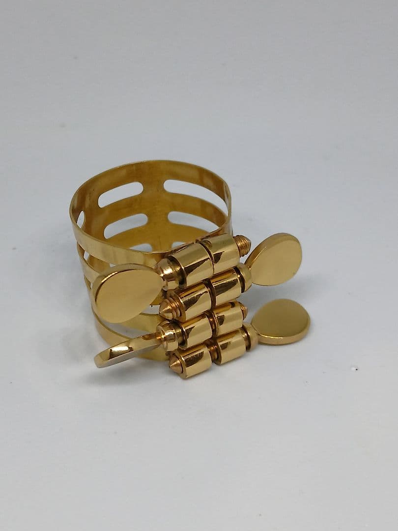 アルトサックス　リガチャー　4ネジタイプ　ハードラバー用　良品！