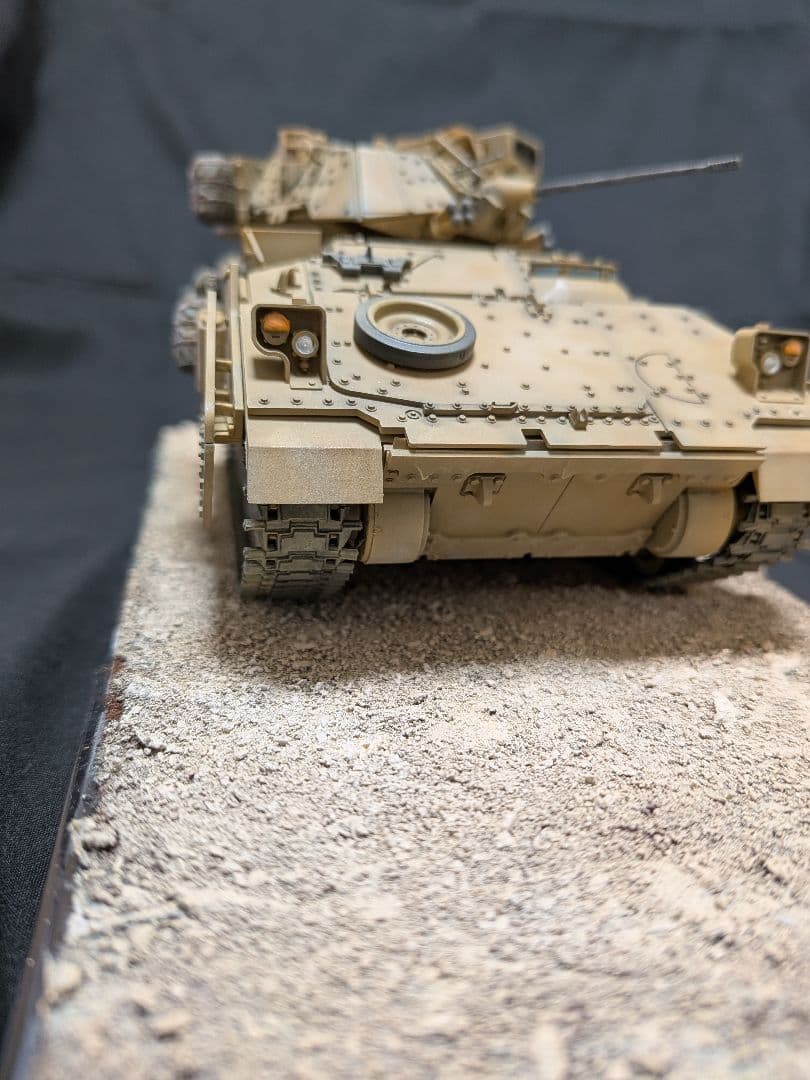 1/35 M2A2 ODS ブラッドレー歩兵戦闘車 完成品